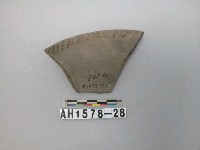 藏品(灰黑色細砂陶口緣殘件)的圖片